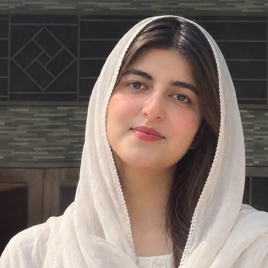 Zoya khan